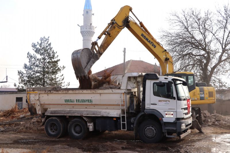 Başkan Akpınar tehlike; arz edene binaları yıkıyor