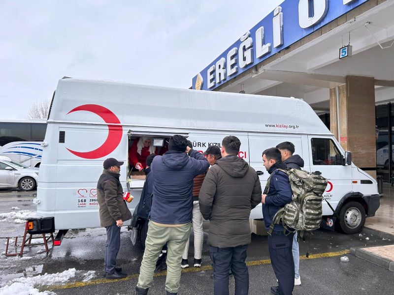 KIZILAY BAŞKANI ENGEN SARICA VE EKİBİ TAM KADRO SAHADA