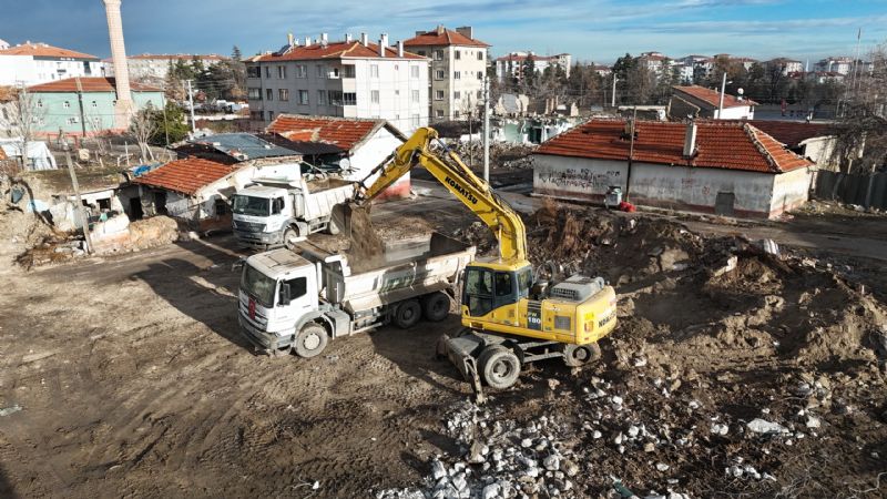 Ereğli’de Vatandaşların Güvenliği İçin Metruk Binalar Yıkılıyor